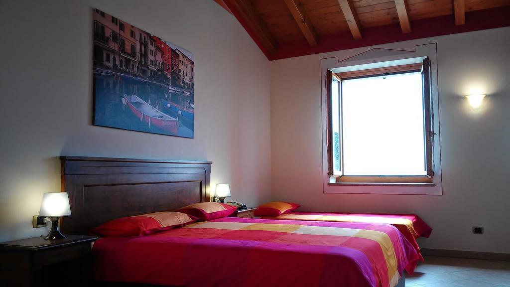 Relais Corte Pontigliardo Colà Habitación foto
